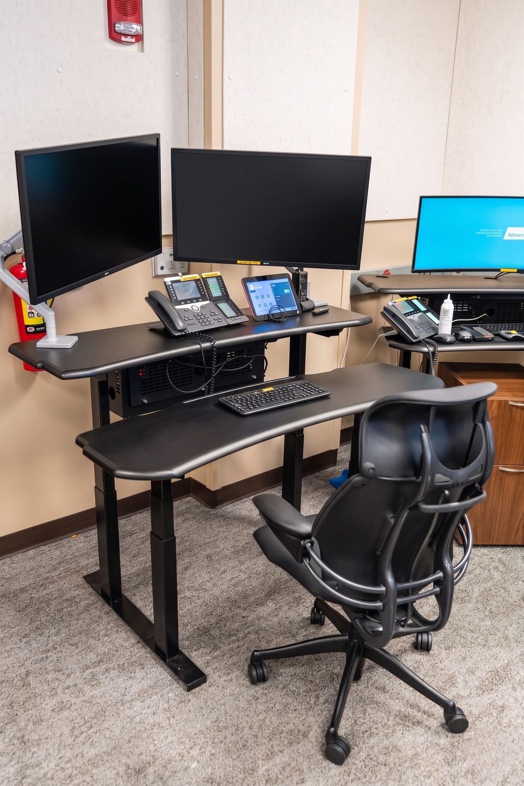 Level 3 Plus: Dual Surface 4 Leg Sit-Stand Workstation