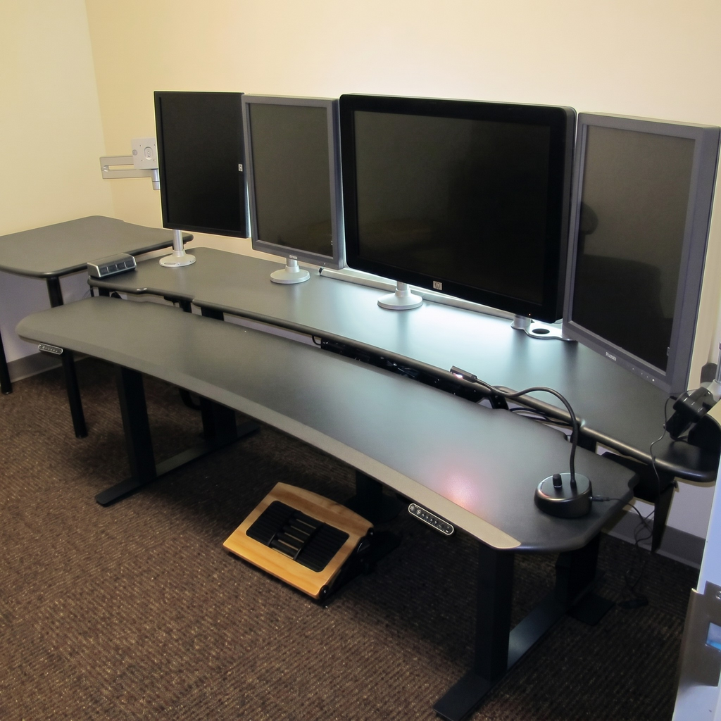 Level 3 Plus: Dual Surface 4 Leg Sit-Stand Workstation